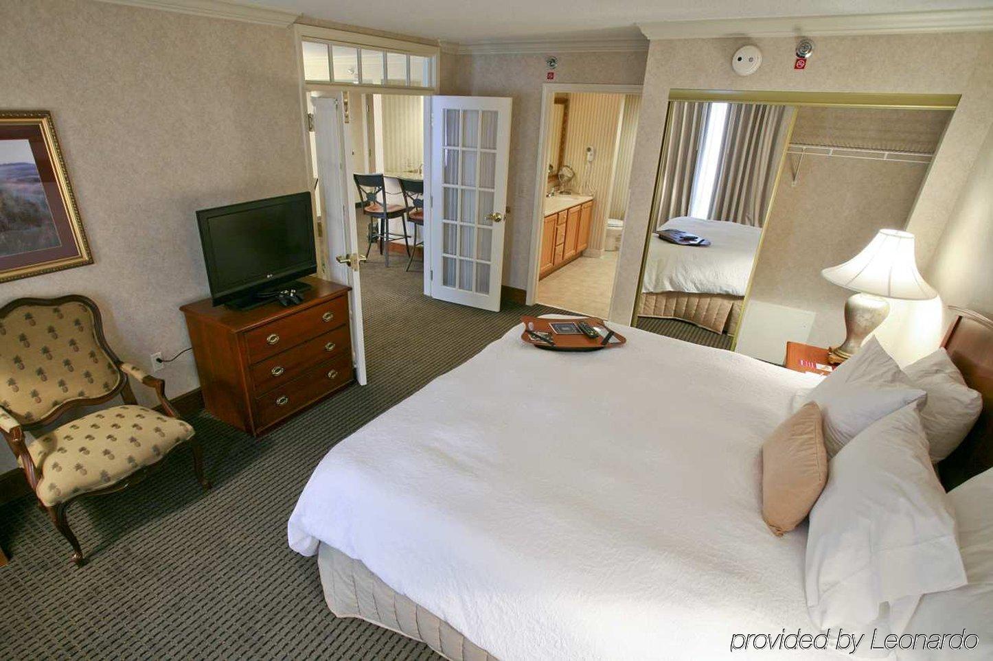 Hampton Inn & Suites Country Club Plaza Канзас Сити Стая снимка
